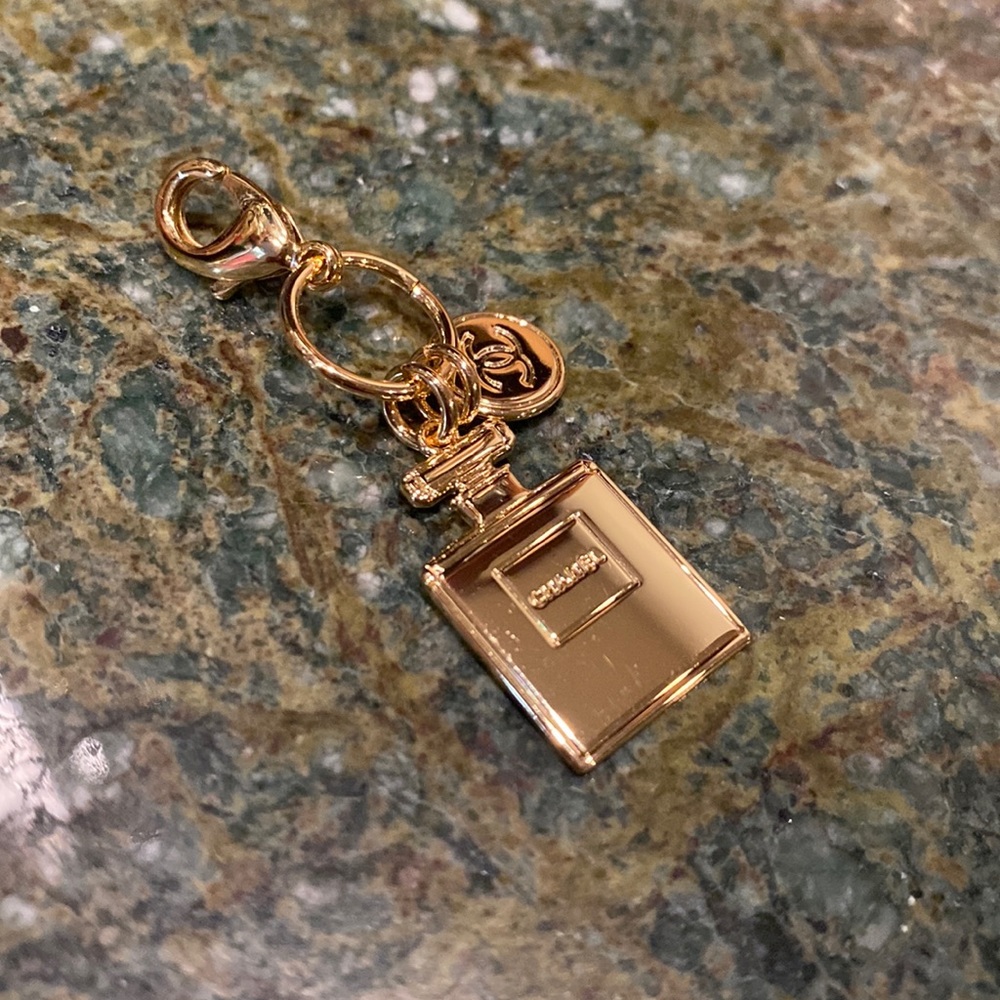 CHANEL 2022 Holiday No5 Bottle Charm